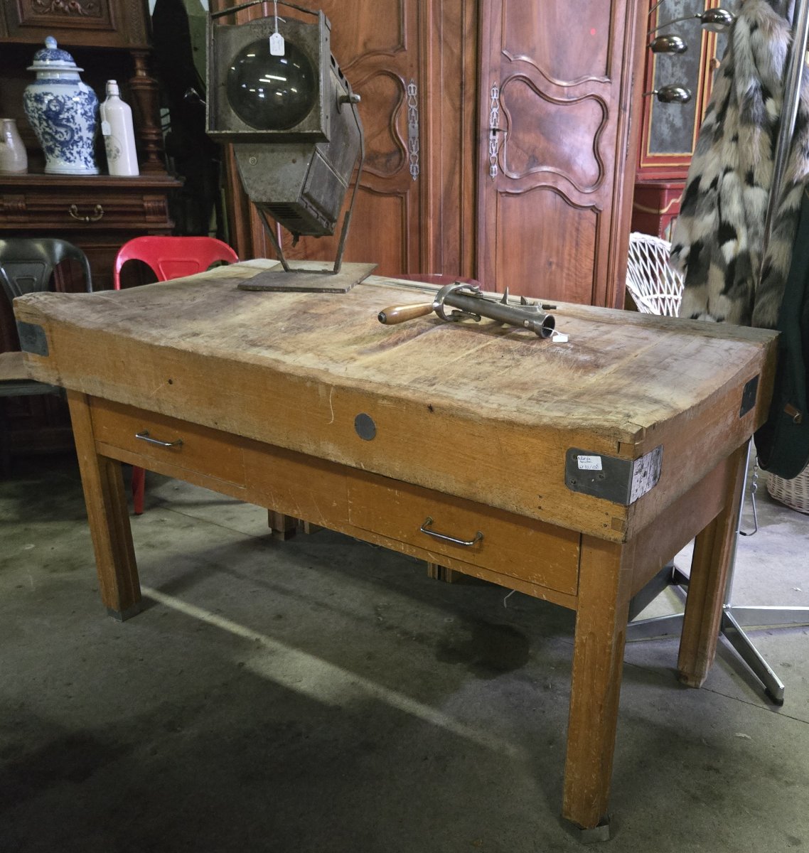 Billot de boucher double en bois debout / table a découpe -photo-4