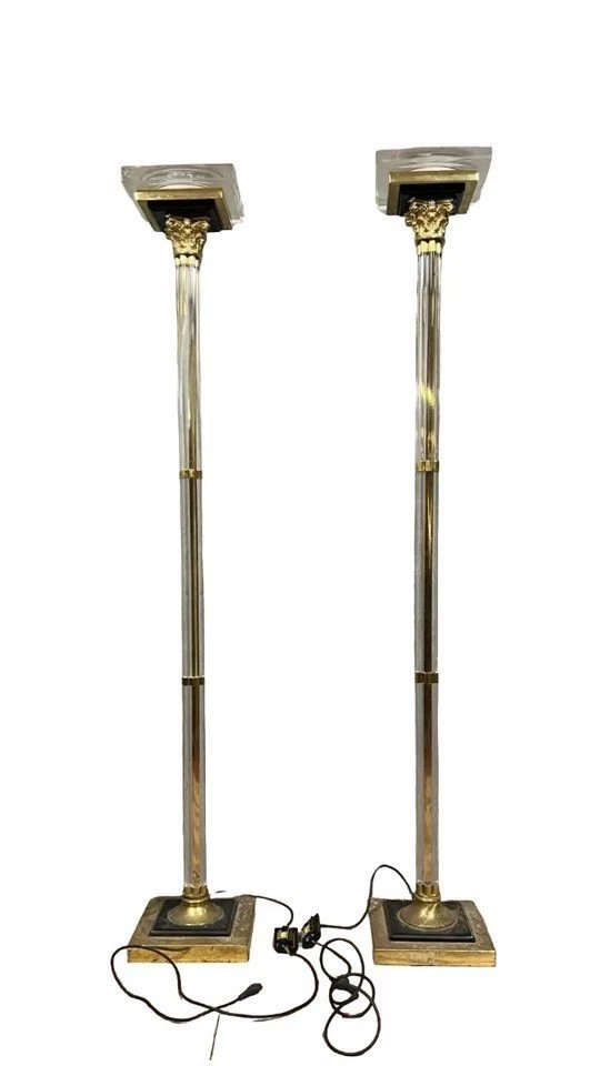 Maison Roméo – Paire de grands lampadaires, vers 1970 (B) Lucite et bronze doré -photo-2