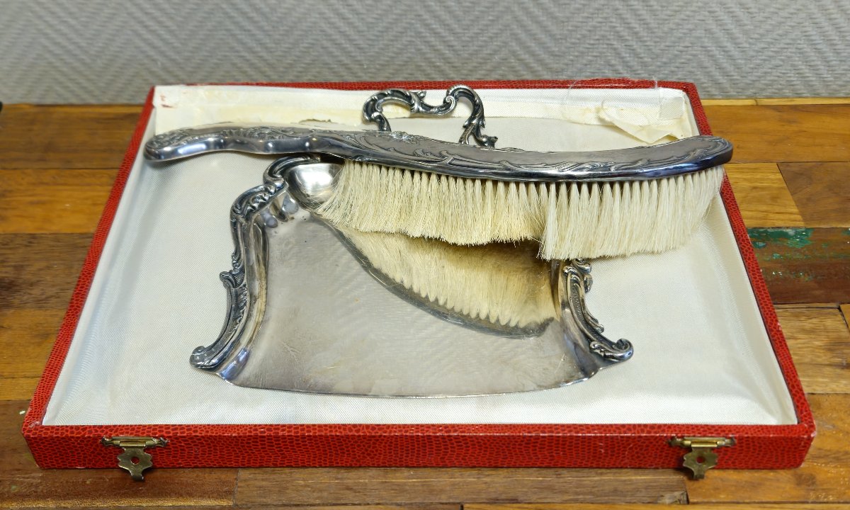 Nécessaire de table ancien en métal argenté – Pelle & balayette – Style Louis XV – -photo-1