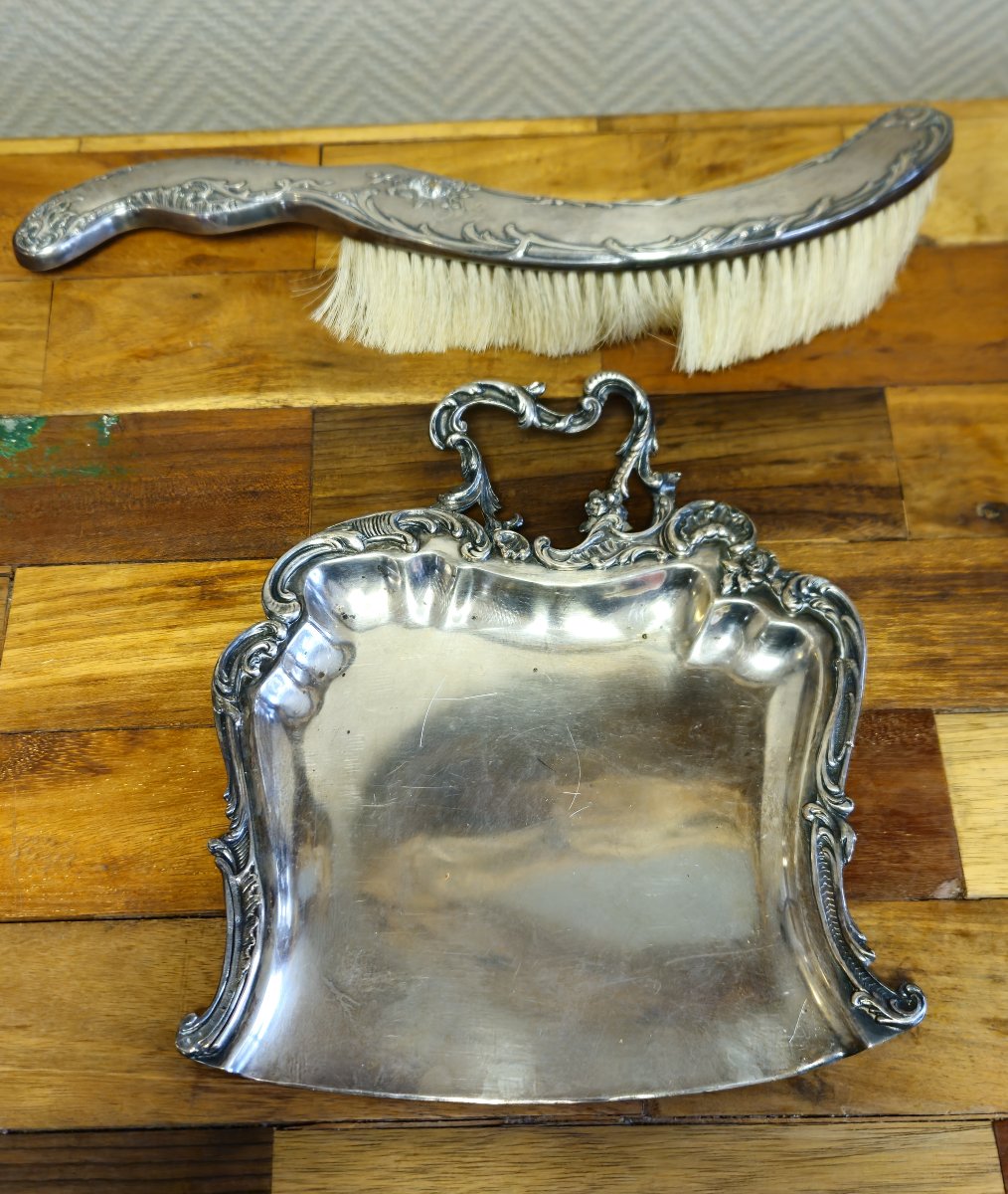 Nécessaire de table ancien en métal argenté – Pelle & balayette – Style Louis XV – -photo-4