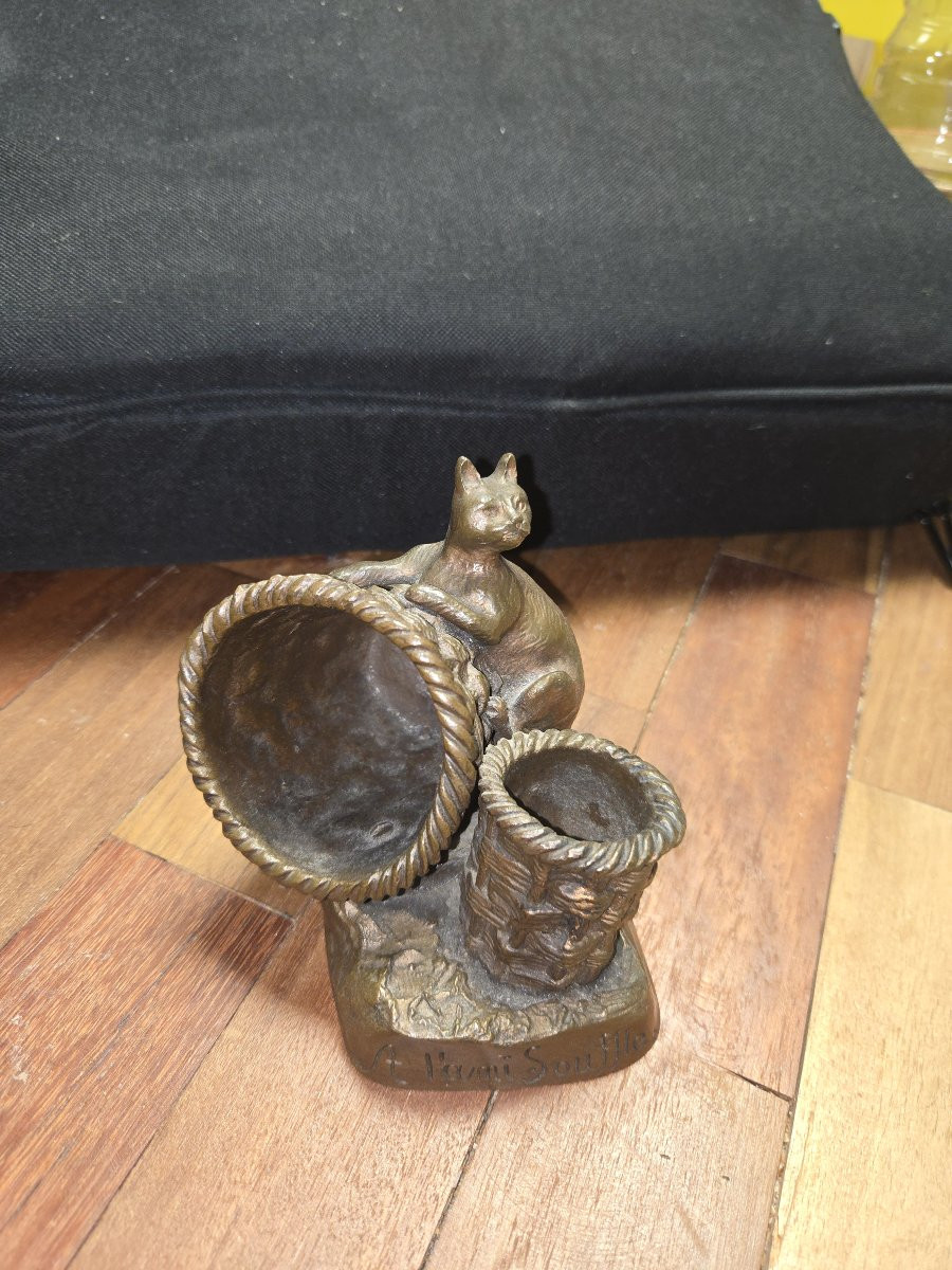 Sujet ancien en bronze / vide-poche marqué « Au Chat ! Au Chat ! » – décor chat et panier -photo-1