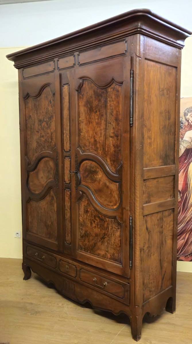 Grande armoire ancienne en noyer et ronce – époque Louis XV -photo-1