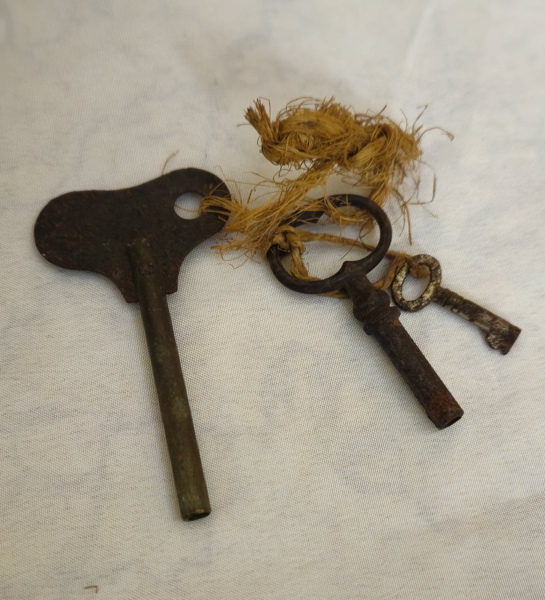 Neo-gothic Religious Clock In Gilt Bronze And Porcelain – 19th Century –  -photo-7