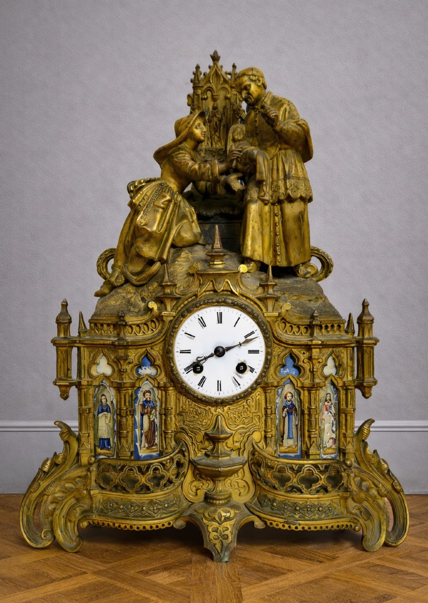 Neo-gothic Religious Clock In Gilt Bronze And Porcelain – 19th Century –  