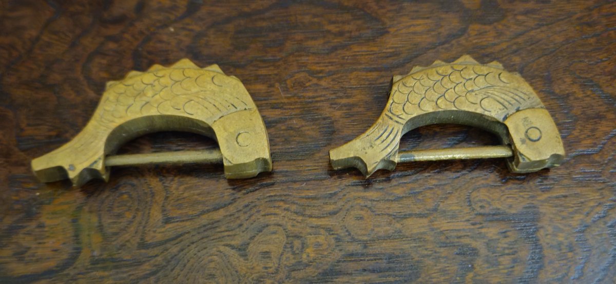 Asian-inspired Decorative Cabinet/low Sideboard – Solid Wood And Gilt Brass Fittings -photo-7