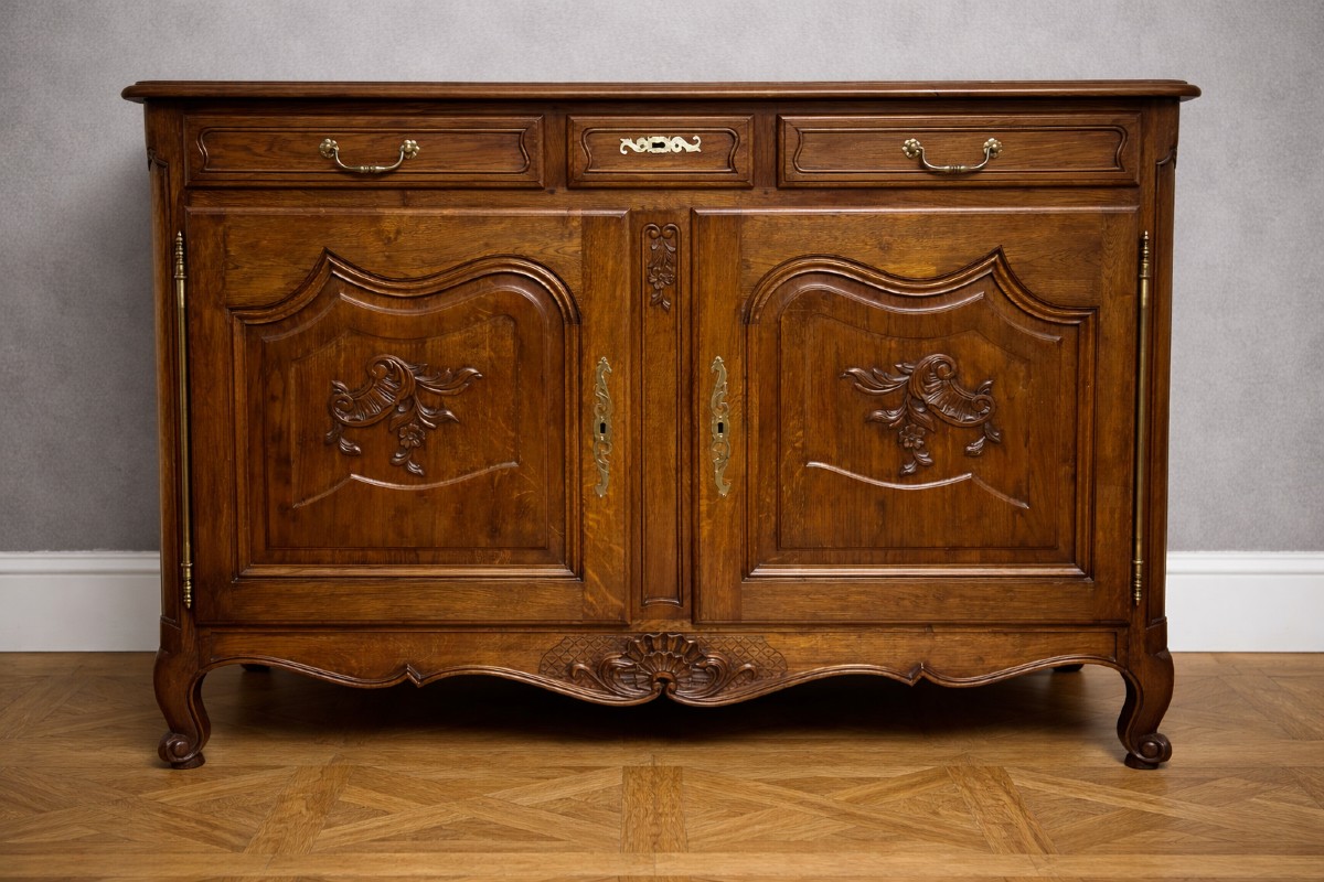 Buffet en chene massif – Style Louis XV – fin XIXᵉ 