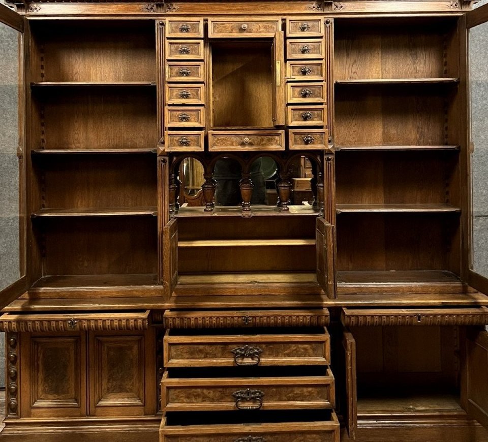 Importante vitrine double face – Style Renaissance – Noyer et loupe – XIXᵉ-photo-6