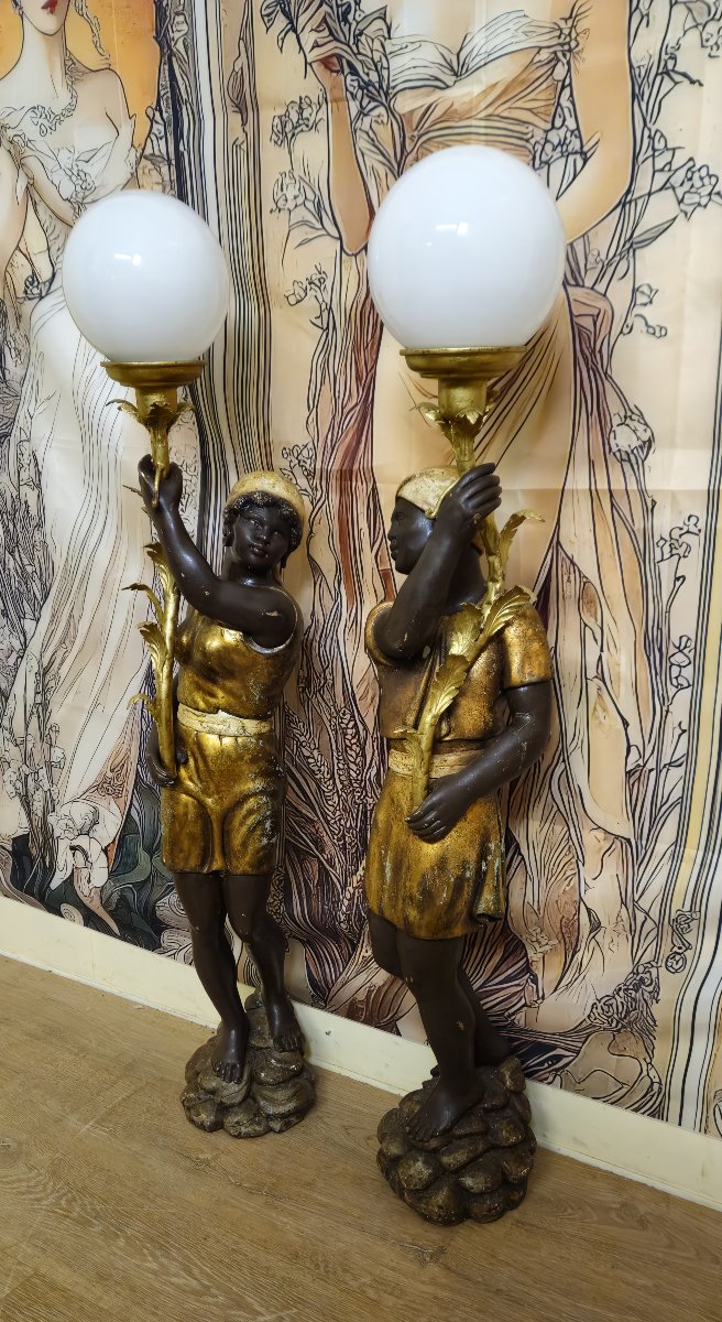 Pair Of Large Venetian Torchères With Nubian Figures – Carved And Gilded Wood – Opaline Glass Globes -photo-3