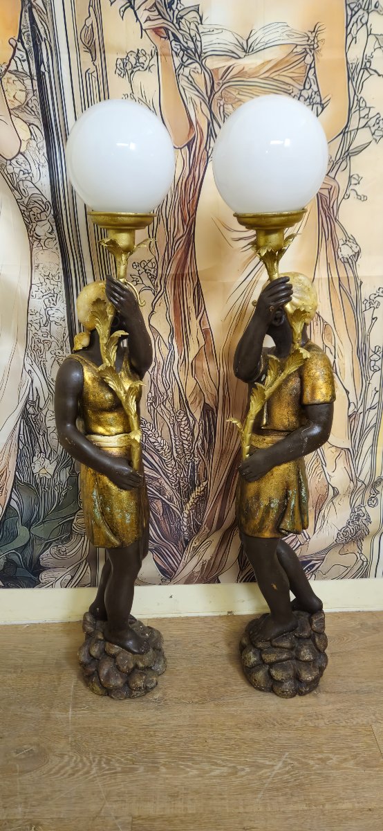 Pair Of Large Venetian Torchères With Nubian Figures – Carved And Gilded Wood – Opaline Glass Globes -photo-7