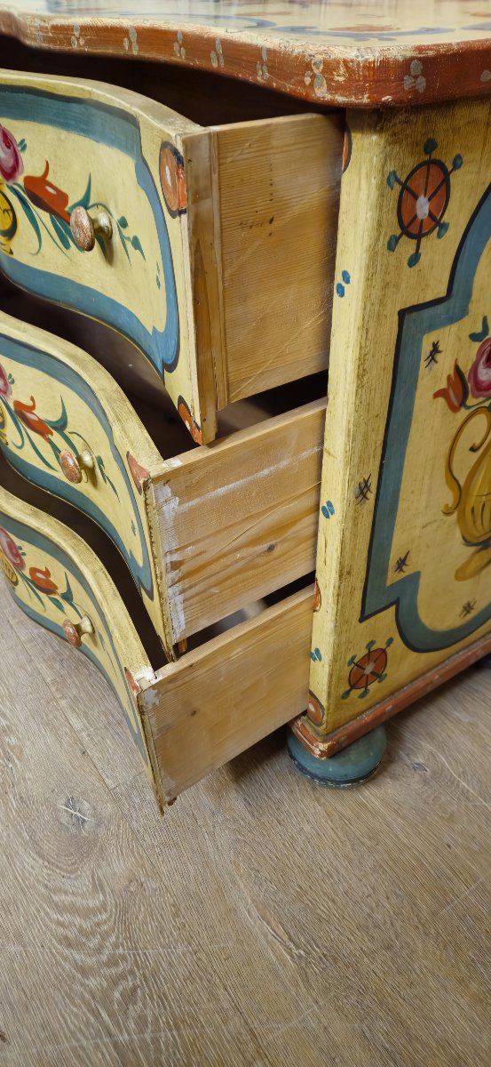 Painted, Curved Chest Of Drawers In The Venetian Louis XV Style – 20th Century -photo-5