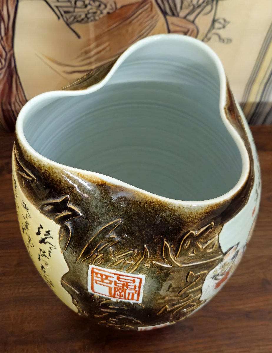Large Asian Vase Decorated With Figures And Calligraphy – Glazed Ceramic – Relief Decoration -photo-3