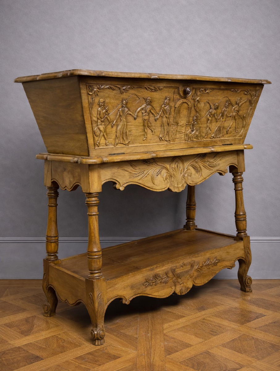 Petting Bowl / Carved Walnut – Animated Scene Decoration – Early 20th Century 