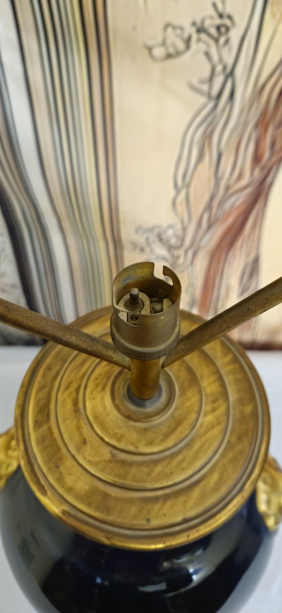 Grande lampe de table vintage – céramique noire et dorée – décor têtes de lion -photo-5