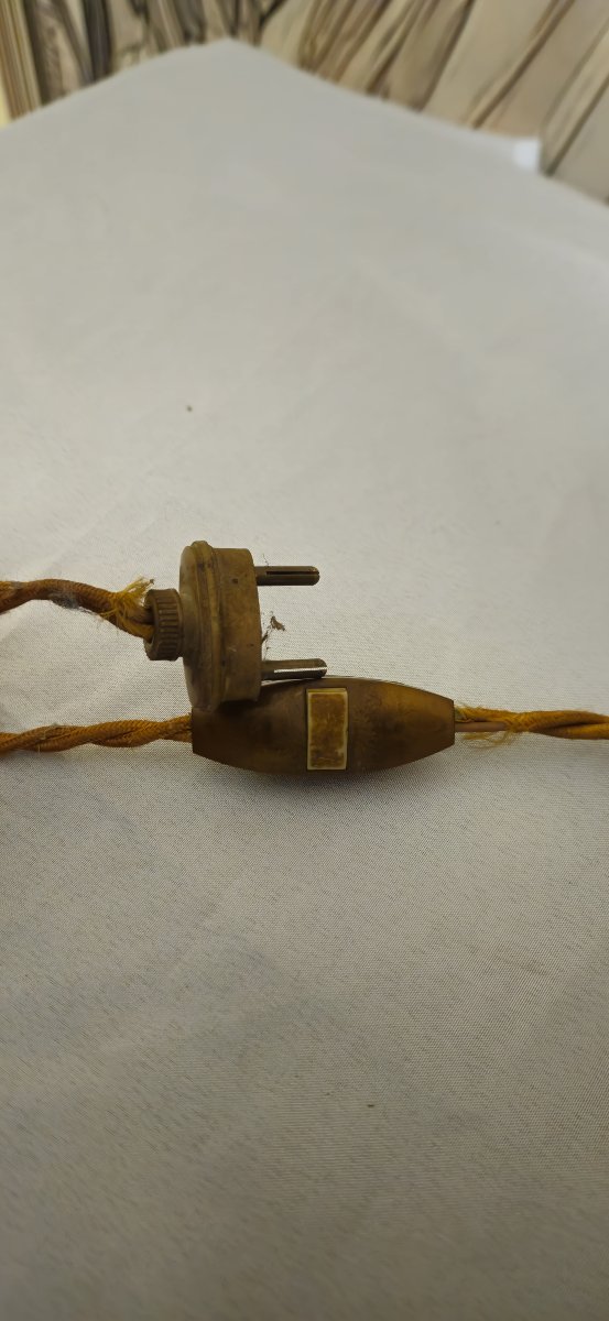 Grande lampe de table vintage – céramique noire et dorée – décor têtes de lion -photo-6