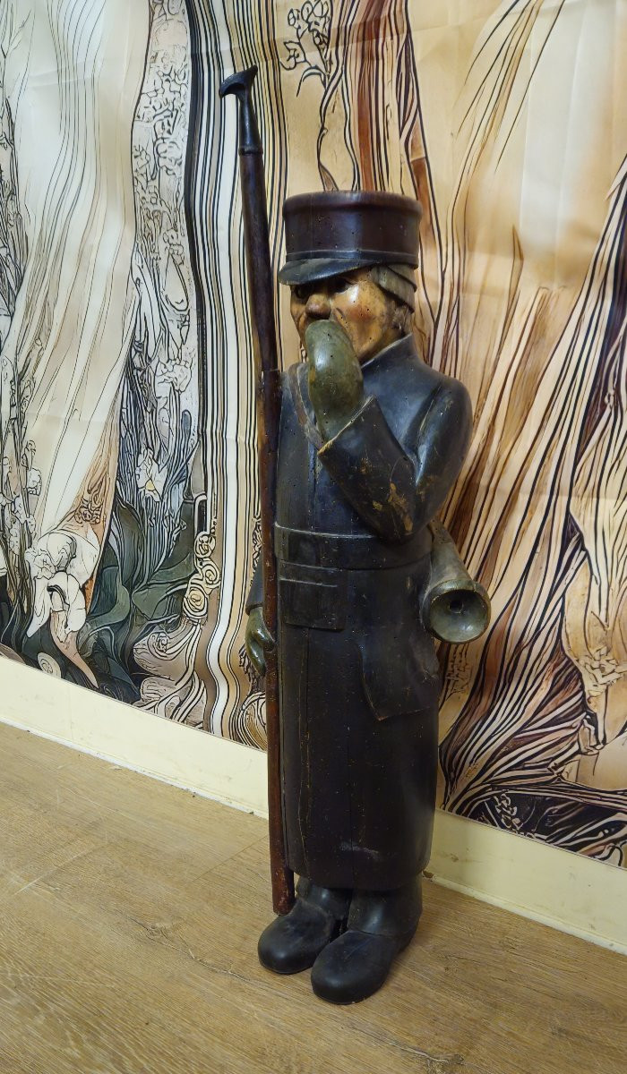 Sculpture ancienne en bois – soldat / garde avec fusil – sculpture populaire Anglaise / XXeme -photo-2