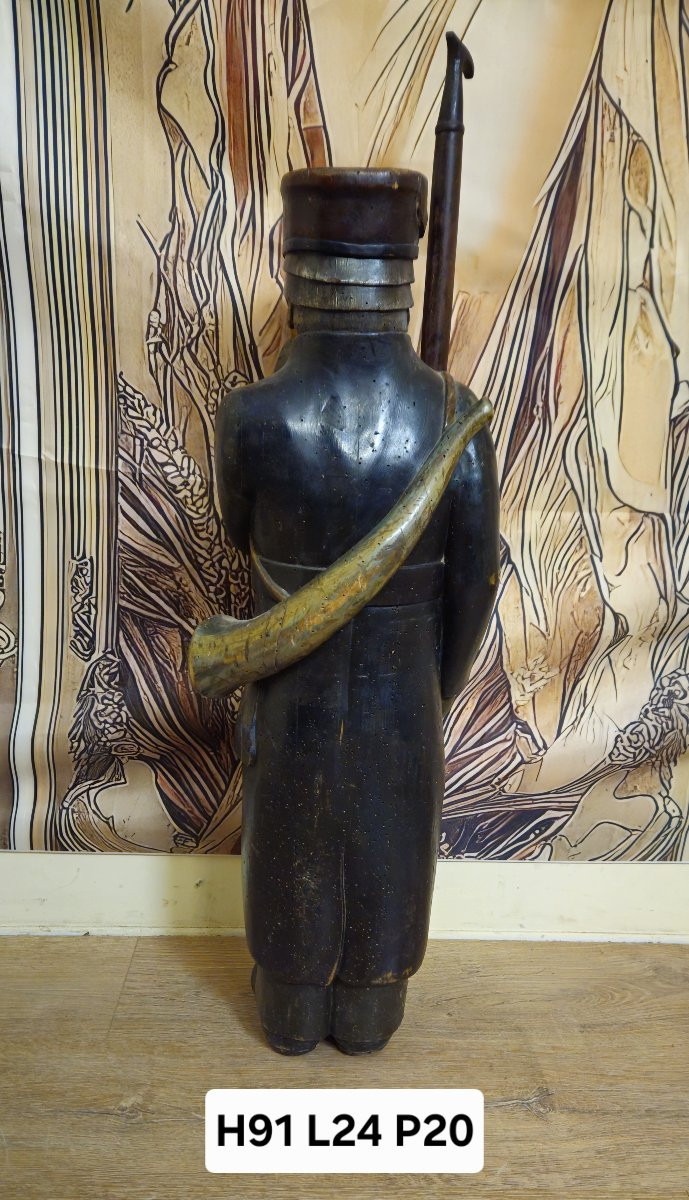 Sculpture ancienne en bois – soldat / garde avec fusil – sculpture populaire Anglaise / XXeme -photo-6