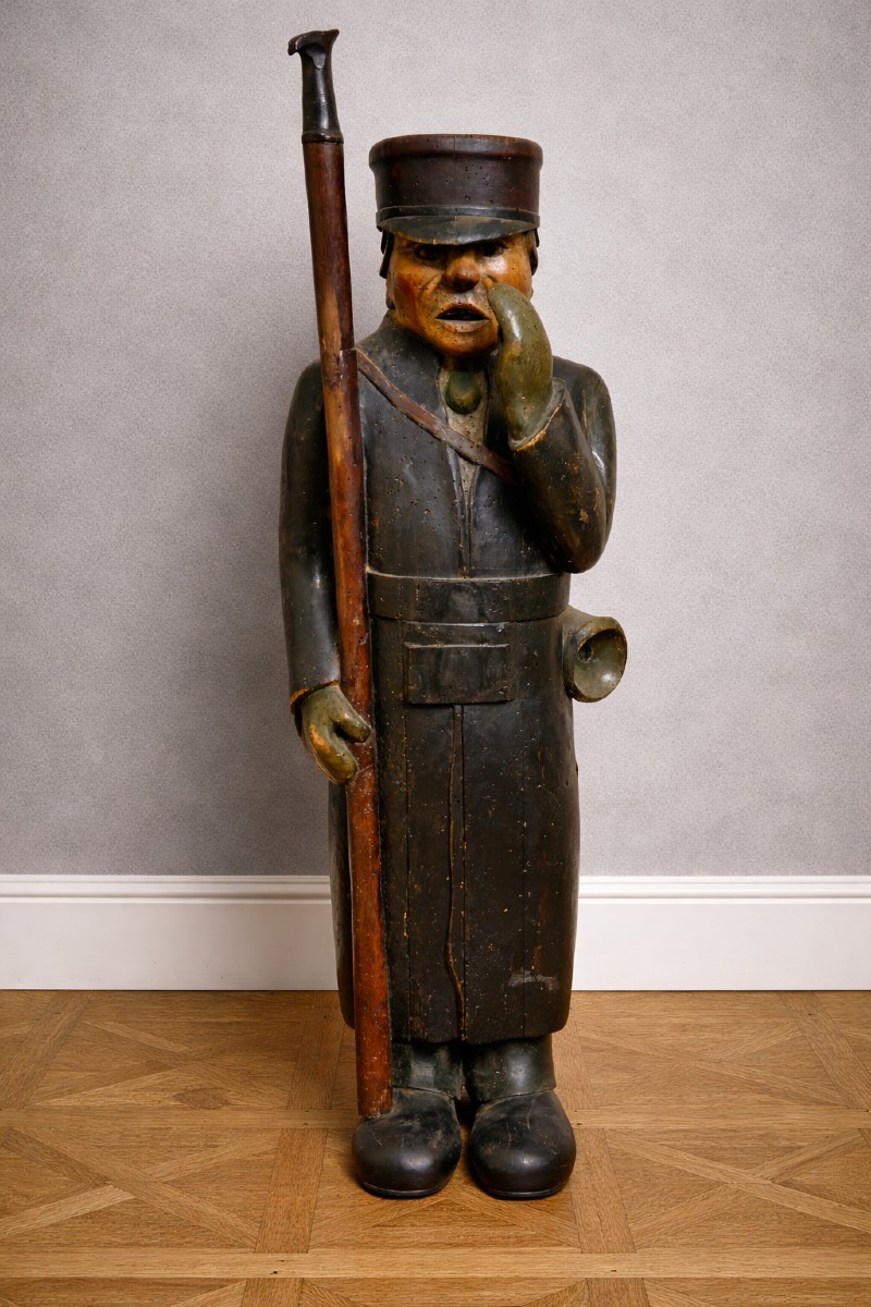 Sculpture ancienne en bois – soldat / garde avec fusil – sculpture populaire Anglaise / XXeme 