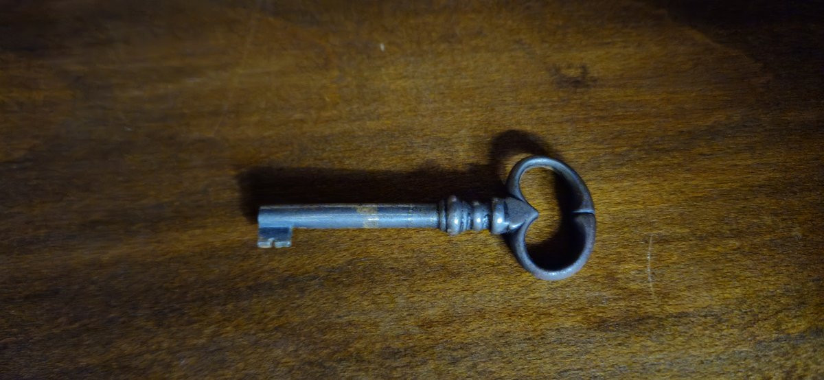 Large Provençal Glass-fronted Bookcase In The Louis XV Style, Made Of Walnut – 20th Century  -photo-4