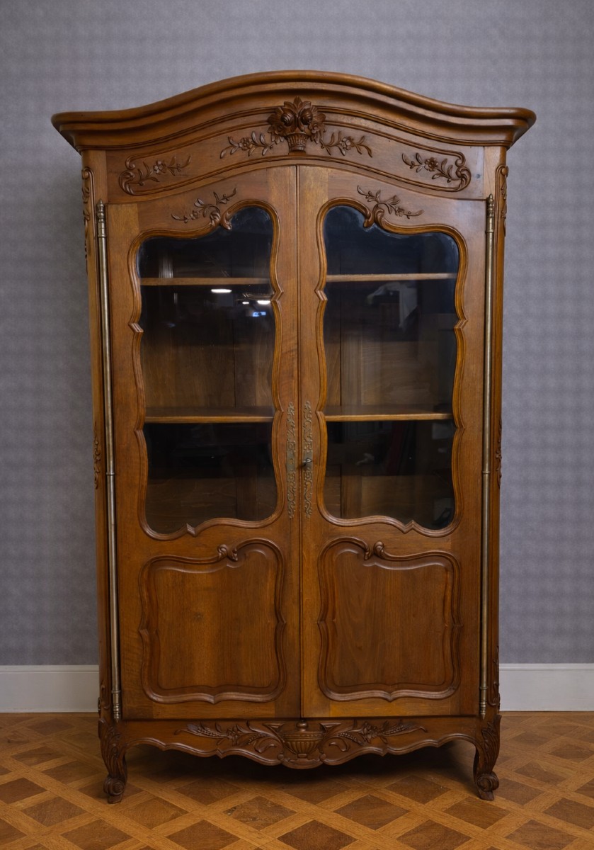 Large Provençal Glass-fronted Bookcase In The Louis XV Style, Made Of Walnut – 20th Century  