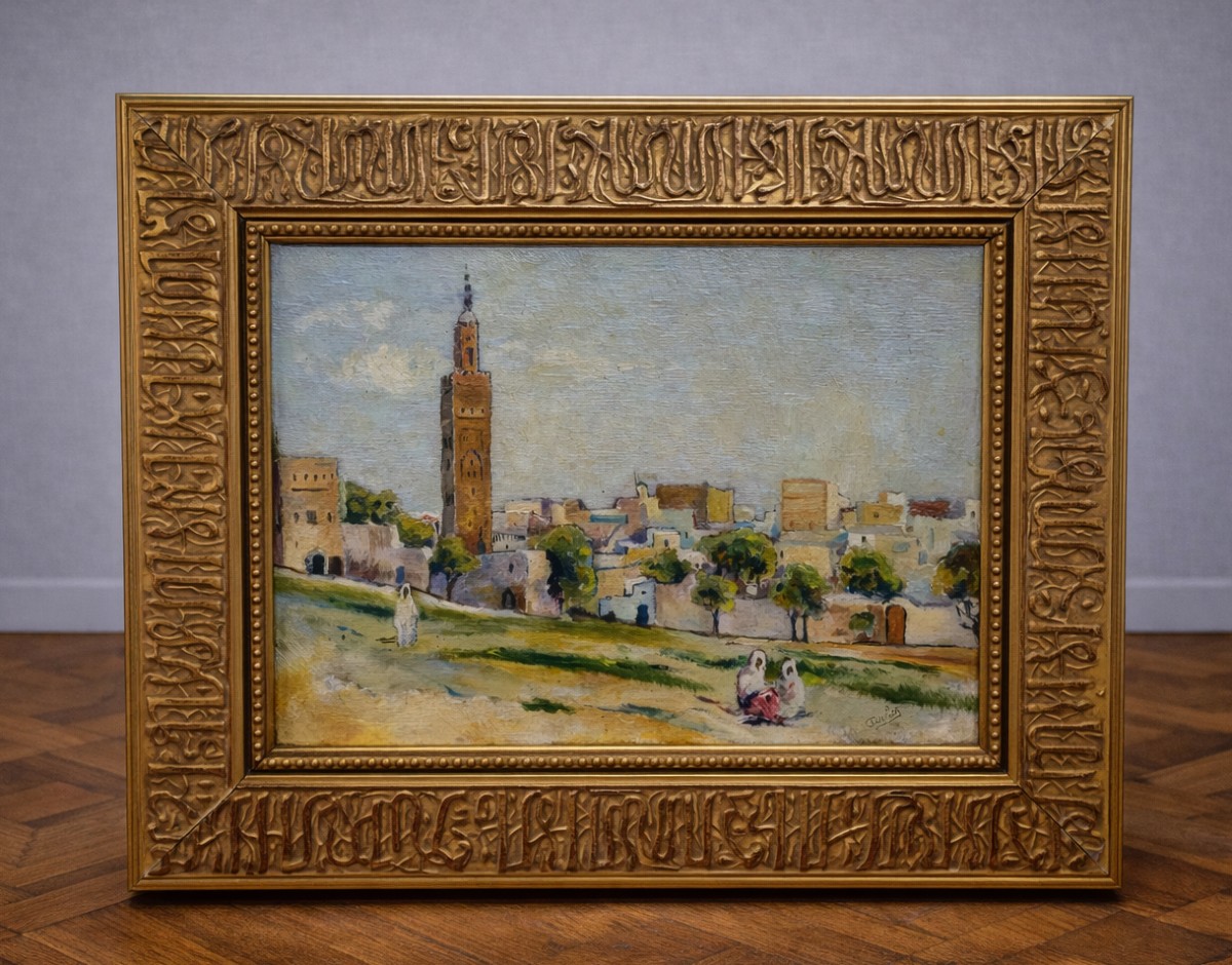 Tableau orientaliste signé – Huile sur panneau – Cadre sculpté à décor pseudo-coufique – XXe