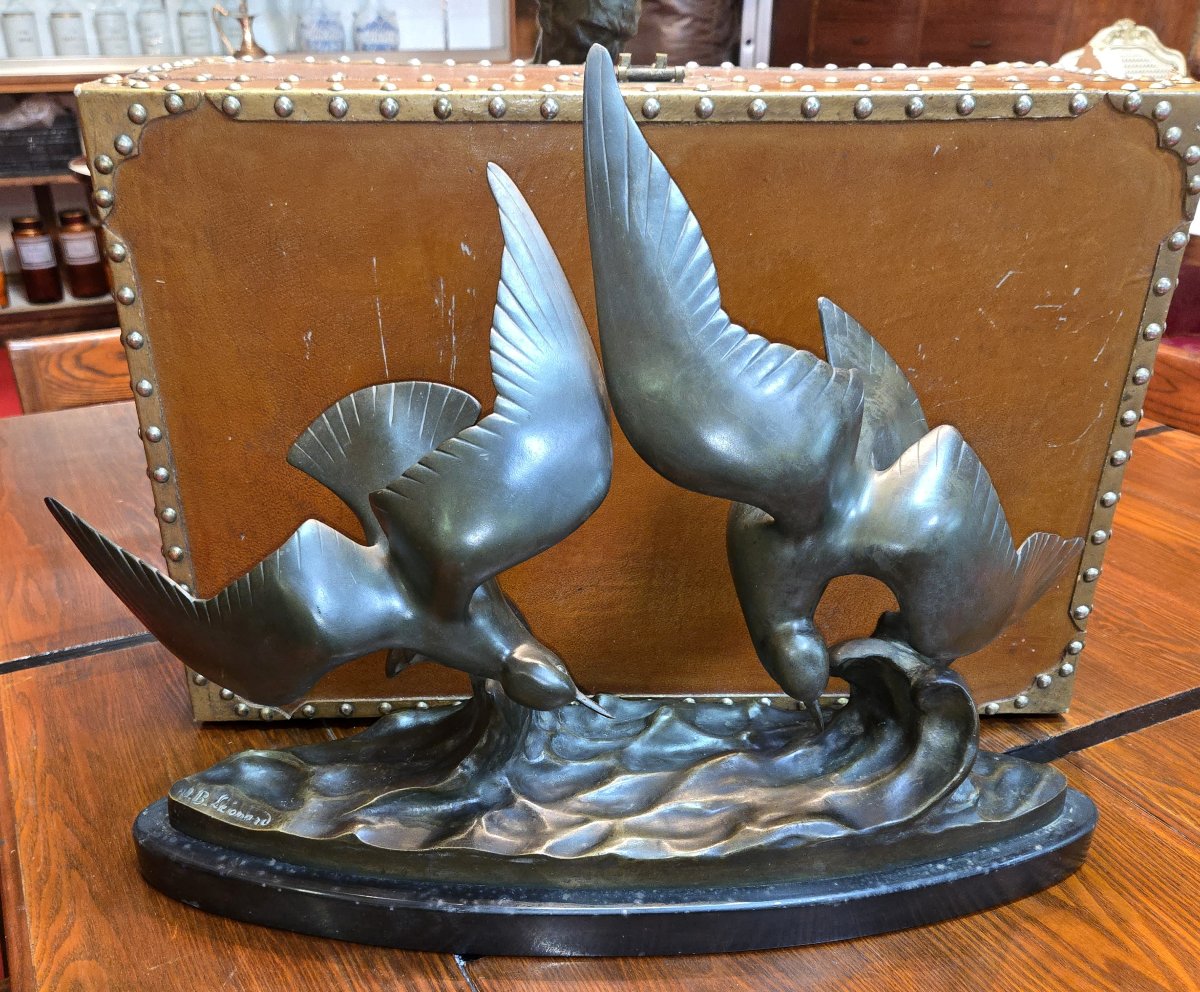 Grande sculpture ancienne en bronze représentant deux mouettes en vol-photo-1