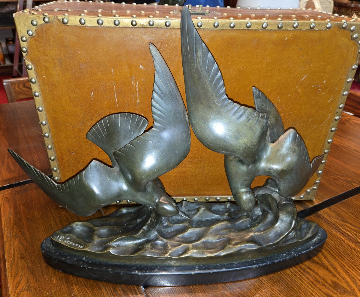 Grande sculpture ancienne en bronze représentant deux mouettes en vol-photo-5