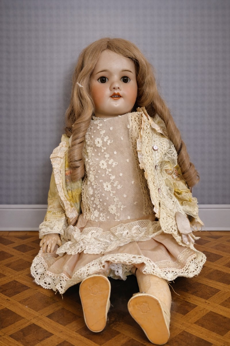 Grande poupée ancienne UNIS FRANCE 60 – tête porcelaine – corps articulé – début XXe siècle