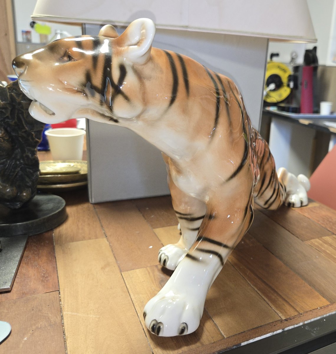 Grand tigre en porcelaine ROYAL DUX – Tchécoslovaquie - Art Déco 1930 - marque au triangle-photo-4