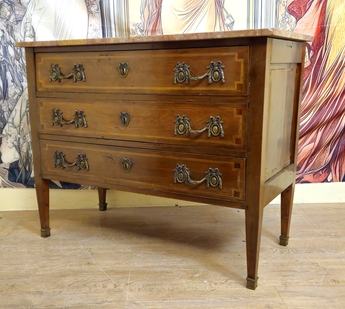 Commode Louis XVI en noyer et marquéterie, plateau marbre – XVIIIe siècle -photo-4