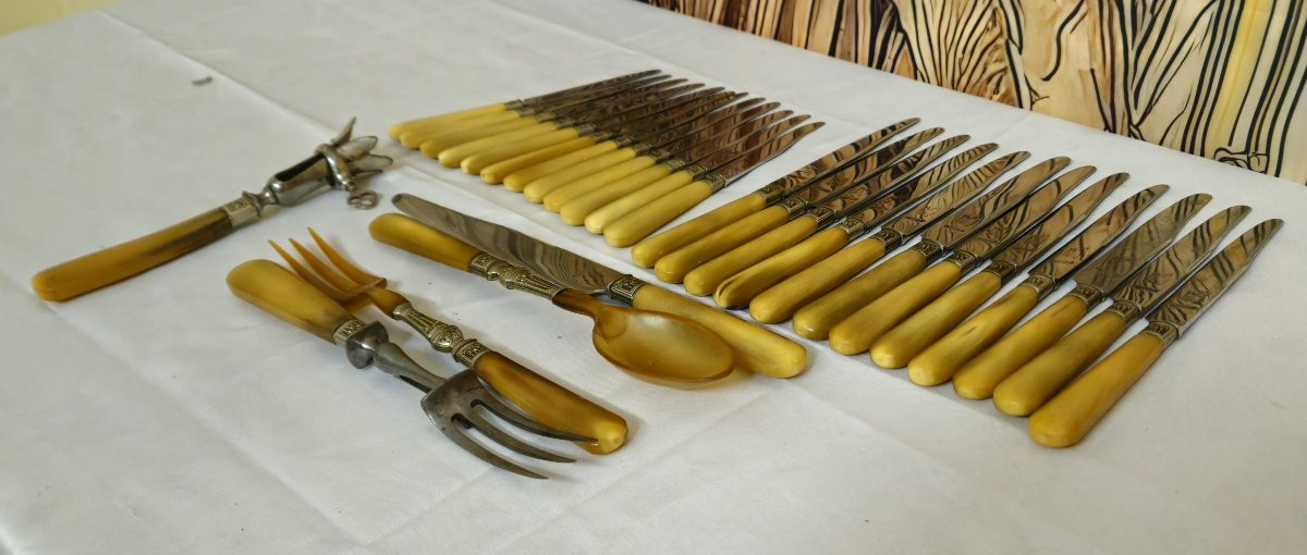 Ancien service de table manches corne, viroles argent gaufré, couteaux La Panthère-photo-2