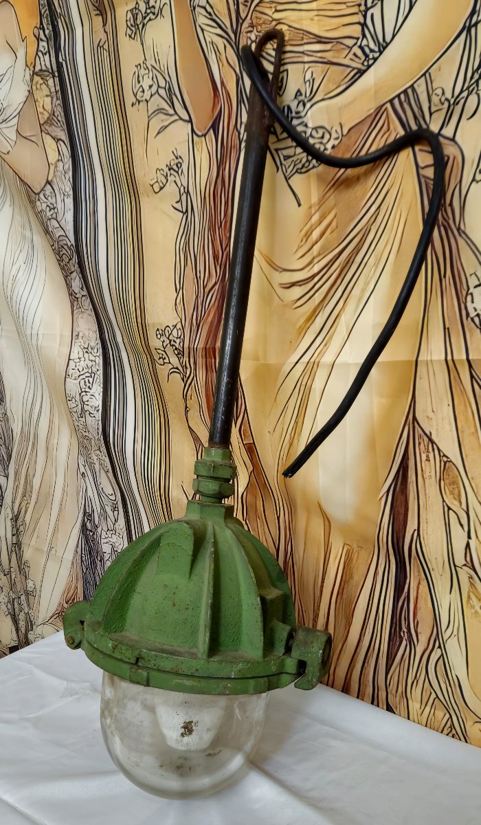 Lampe industrielle ancienne en fonte – luminaire d’atelier / usine – verre épais – circa 1930-photo-2