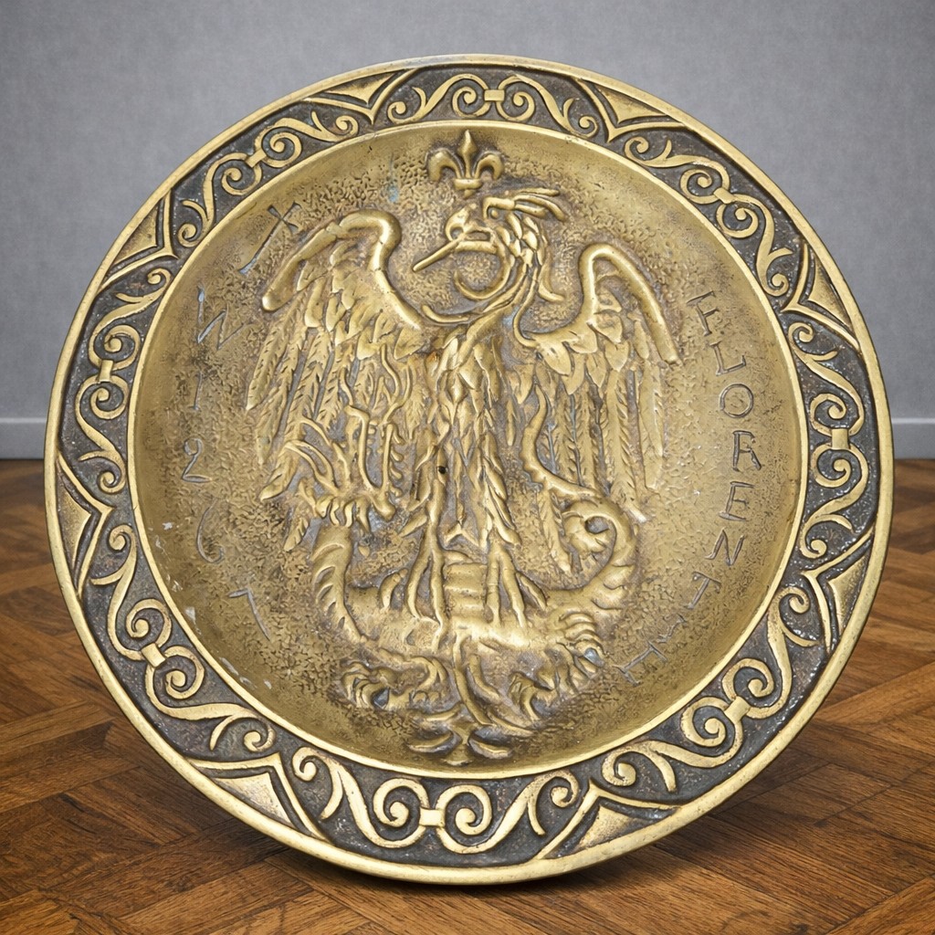 Vide poche en bronze, signé M. Le Verrier, avec inscription BRONZE sous la base