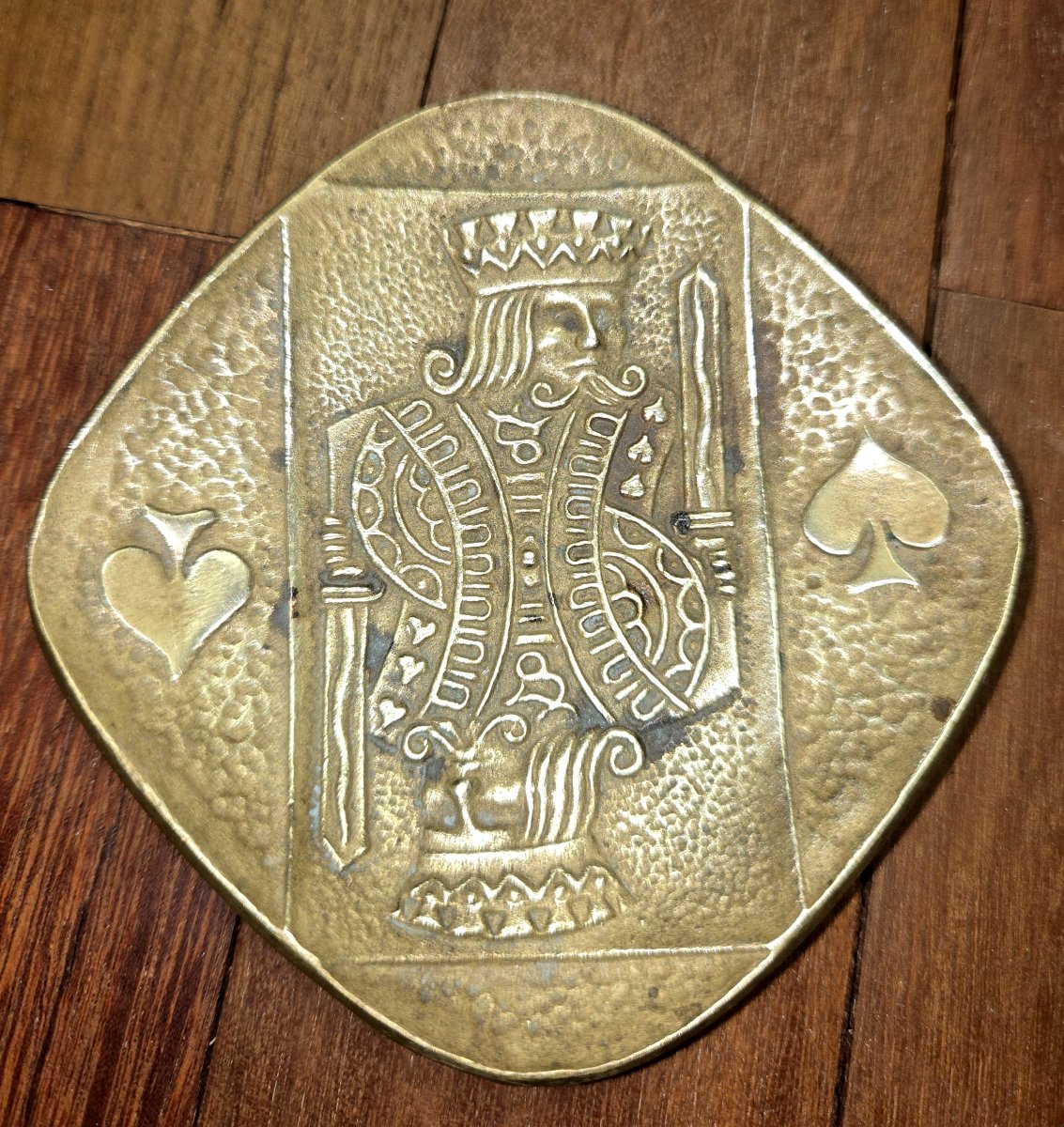 Coupelle / vide-poche en bronze Le Verrier – motif carte à jouer -photo-2