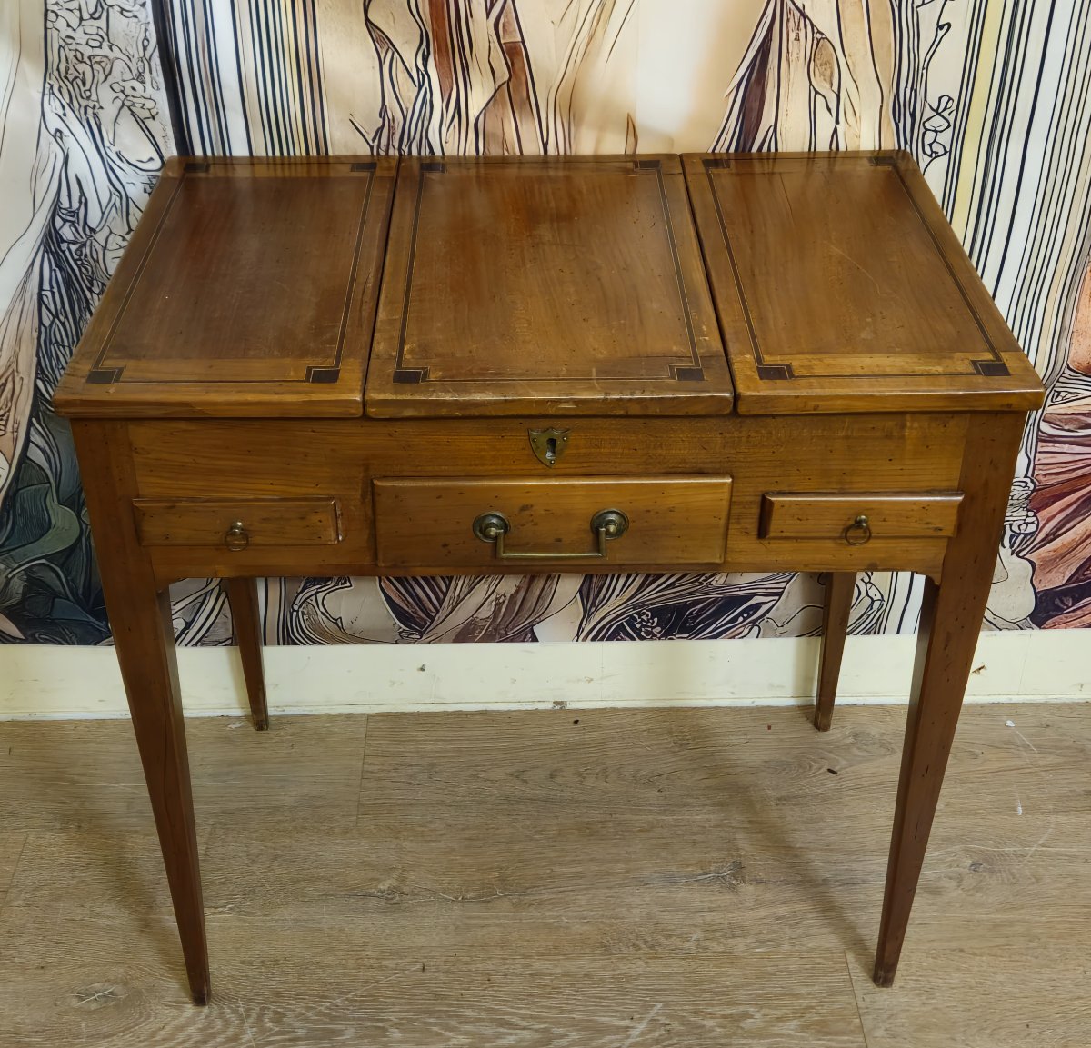 Coiffeuse / table de toilette Louis XVI en noyer et marquéterie – XVIIIe siècle-photo-2