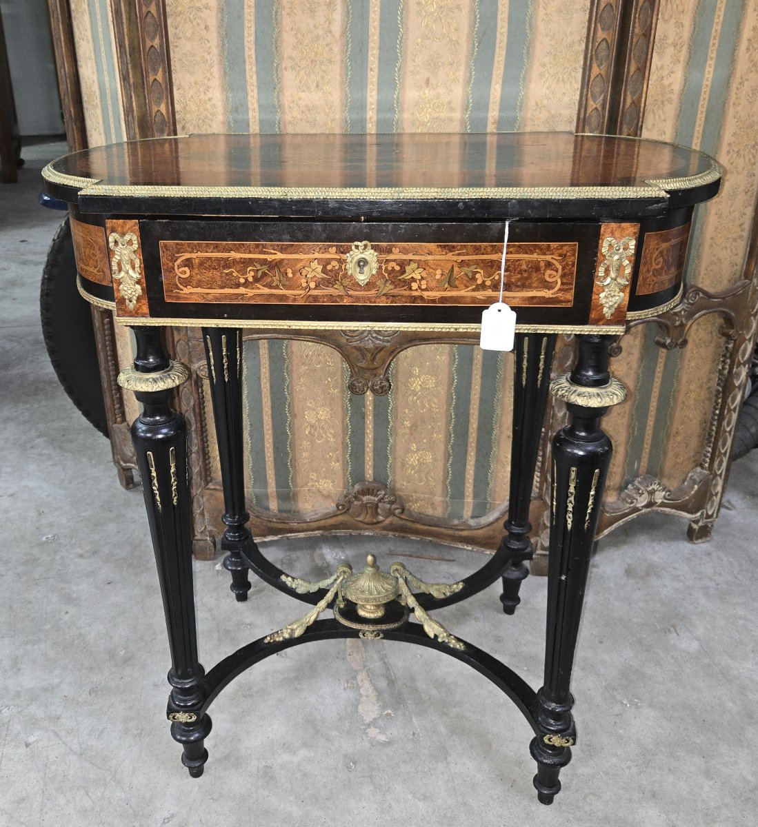 Table d'apparat / coiffeuse Napoléon III en marqueterie et bois noirci-photo-1
