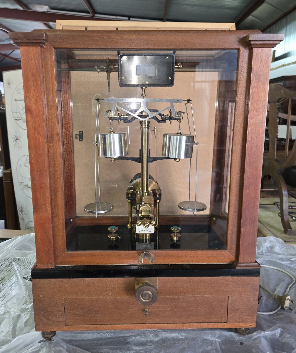 Antique Precision Scale Under A Mahogany Globe - Maison Becker, Brussels - Early 20th Century-photo-5