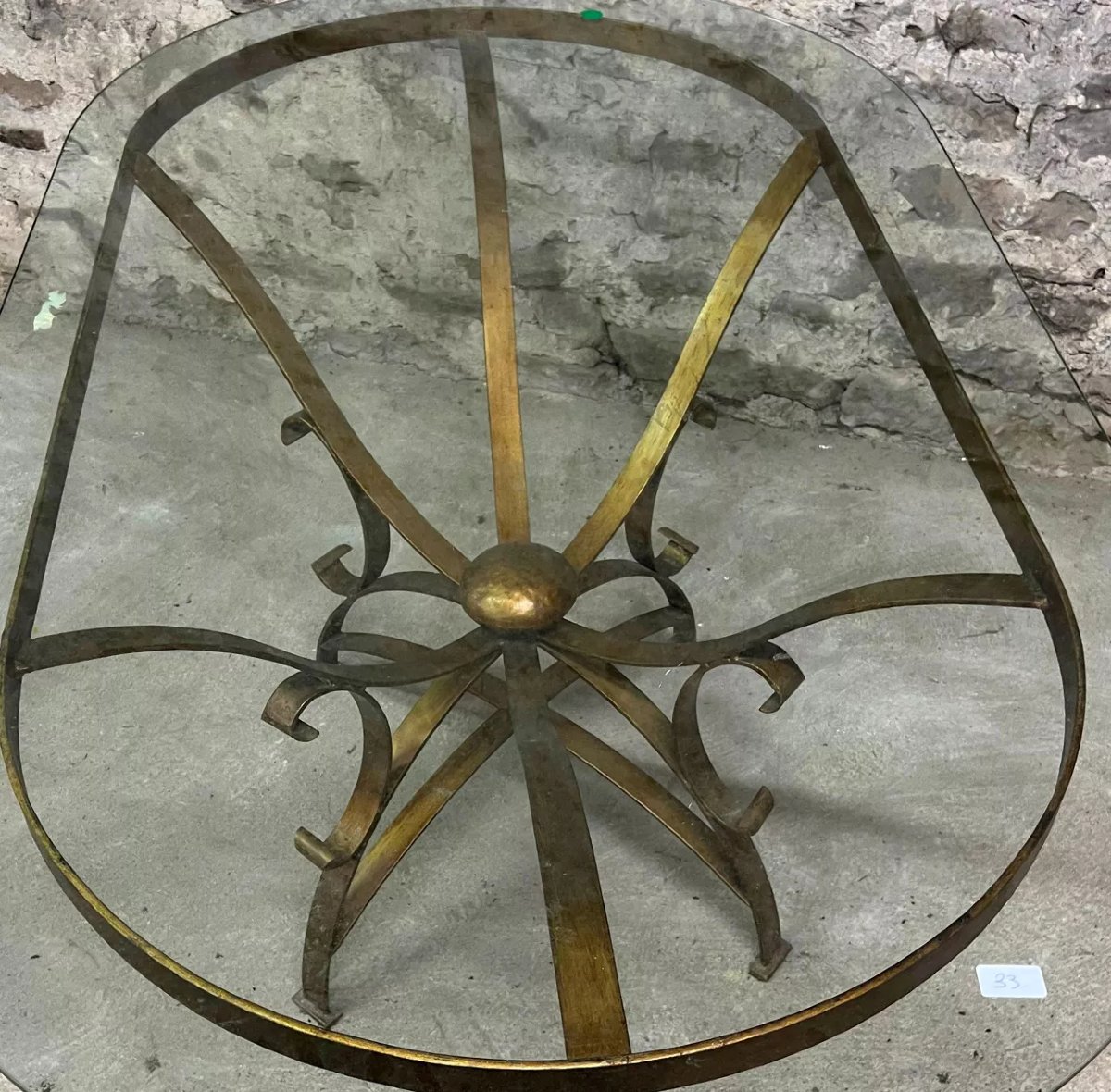 Grande table de salle a manger en métal doré et plateau en verre – Travail des années 1950-1970-photo-1