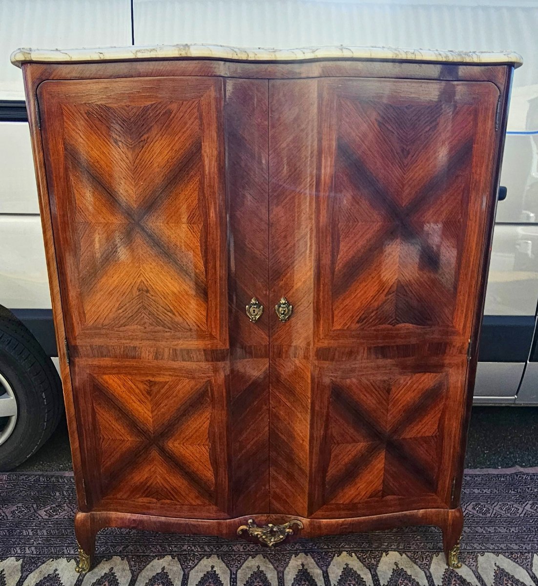 Buffet haut galbé en marqueterie – style Transition Louis XV / Louis XVI -photo-3