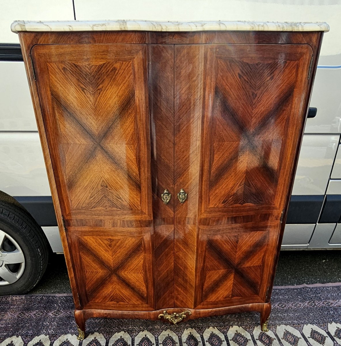 Buffet haut galbé en marqueterie – style Transition Louis XV / Louis XVI -photo-4