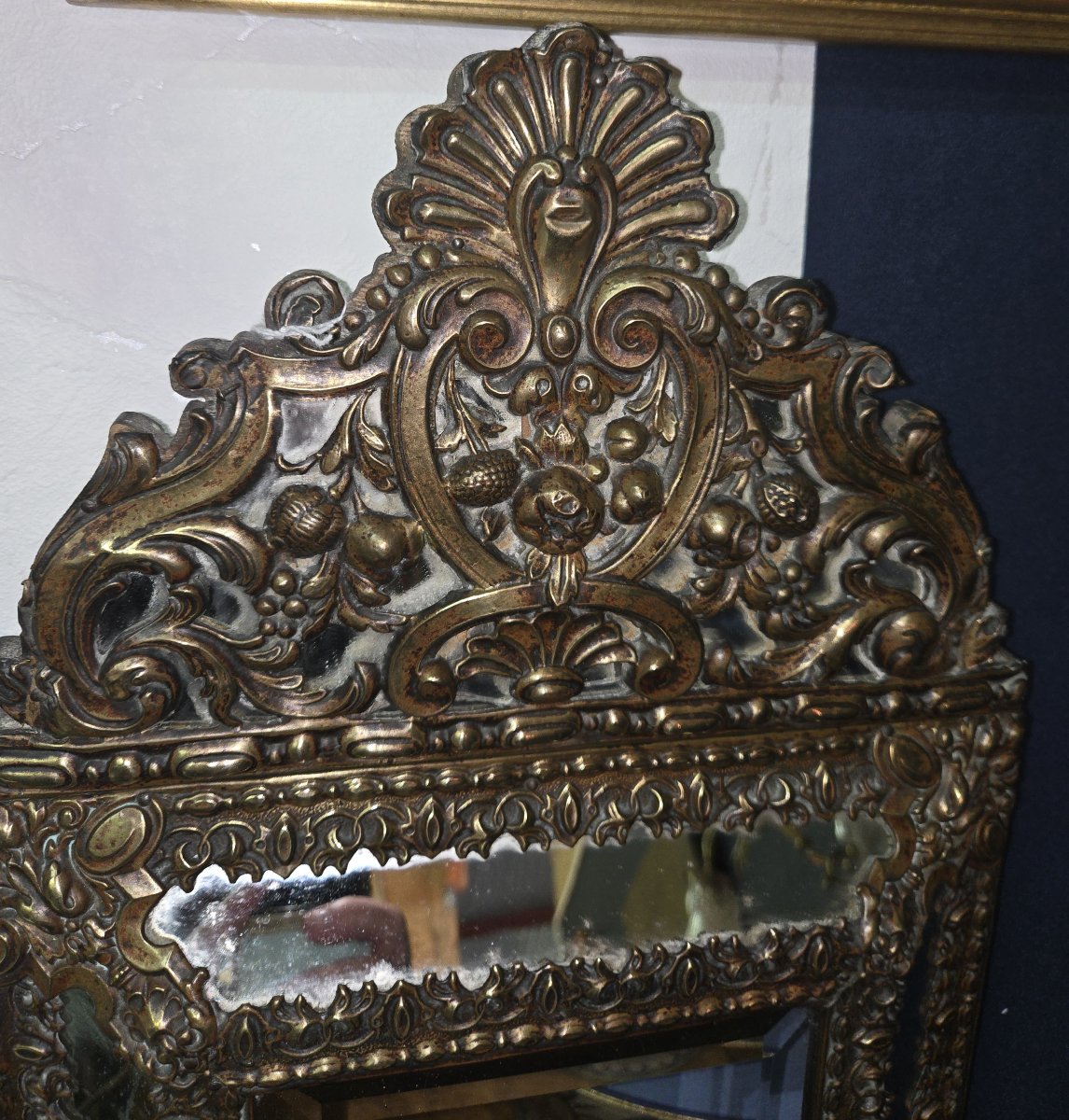 Miroir ancien en cuivre repoussé doré – époque Napoléon III    -photo-2