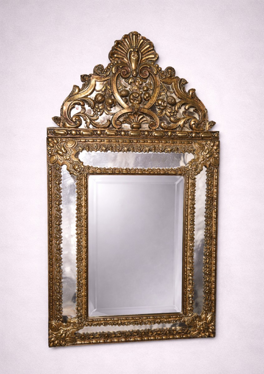 Miroir ancien en cuivre repoussé doré – époque Napoléon III    