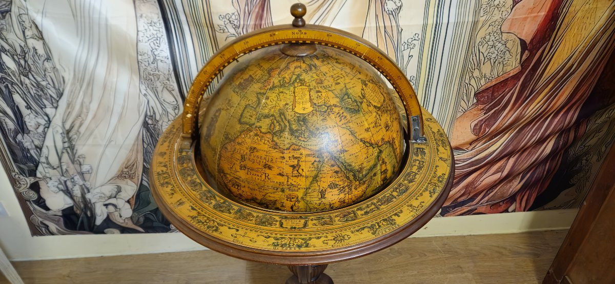 Globe Bar Opening On Tripod Base-photo-3