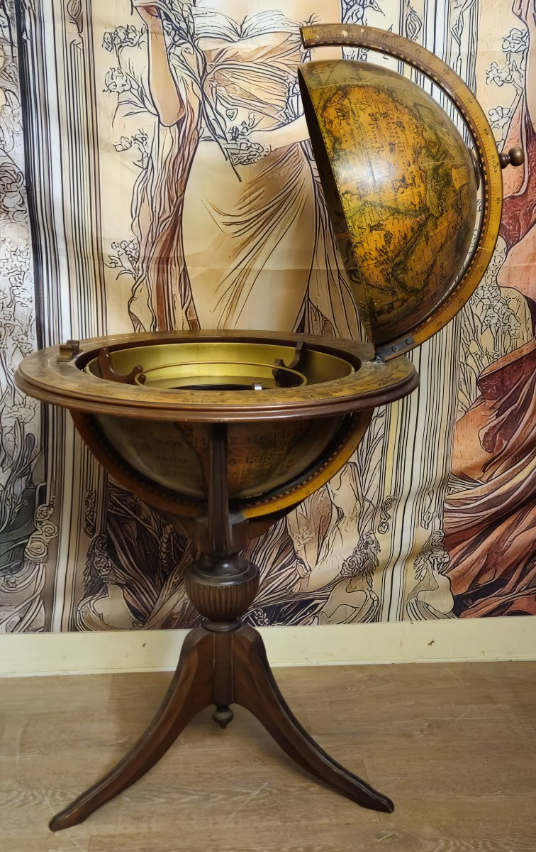 Globe Bar Opening On Tripod Base-photo-6