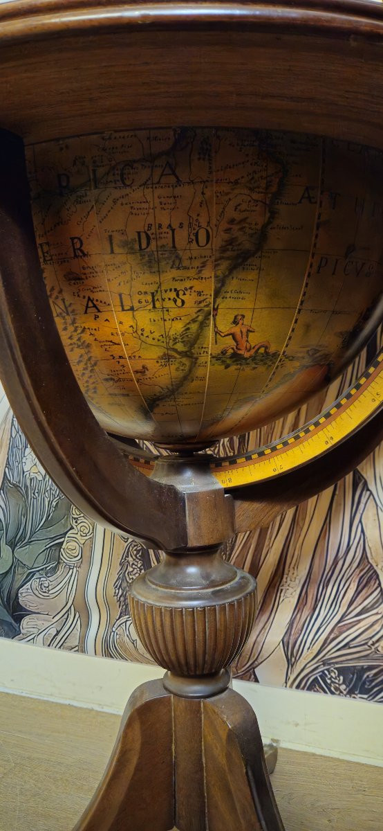 Globe Bar Opening On Tripod Base-photo-7