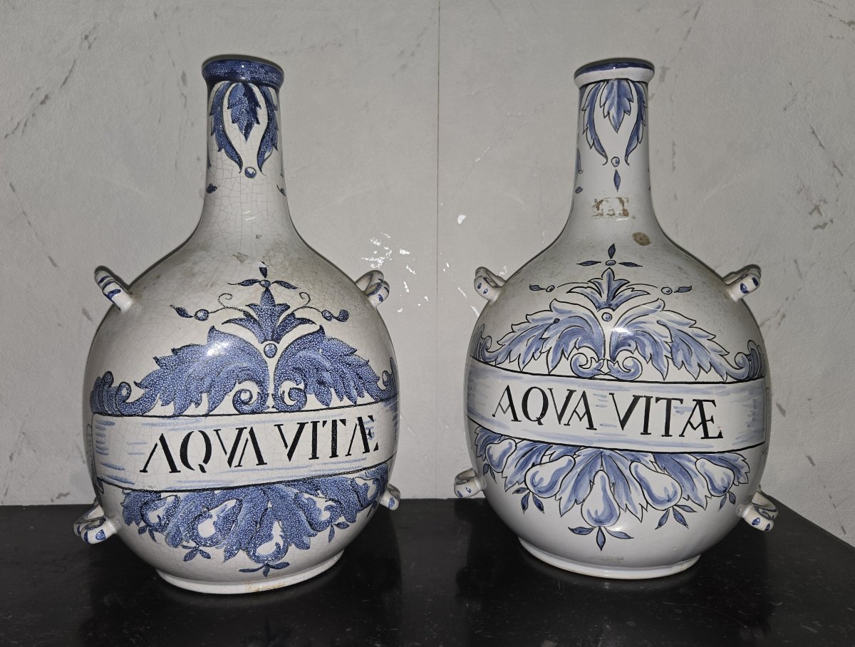 Paire de gourdes de pharmacie en faïence – décor “Aqua Vitae” -photo-2