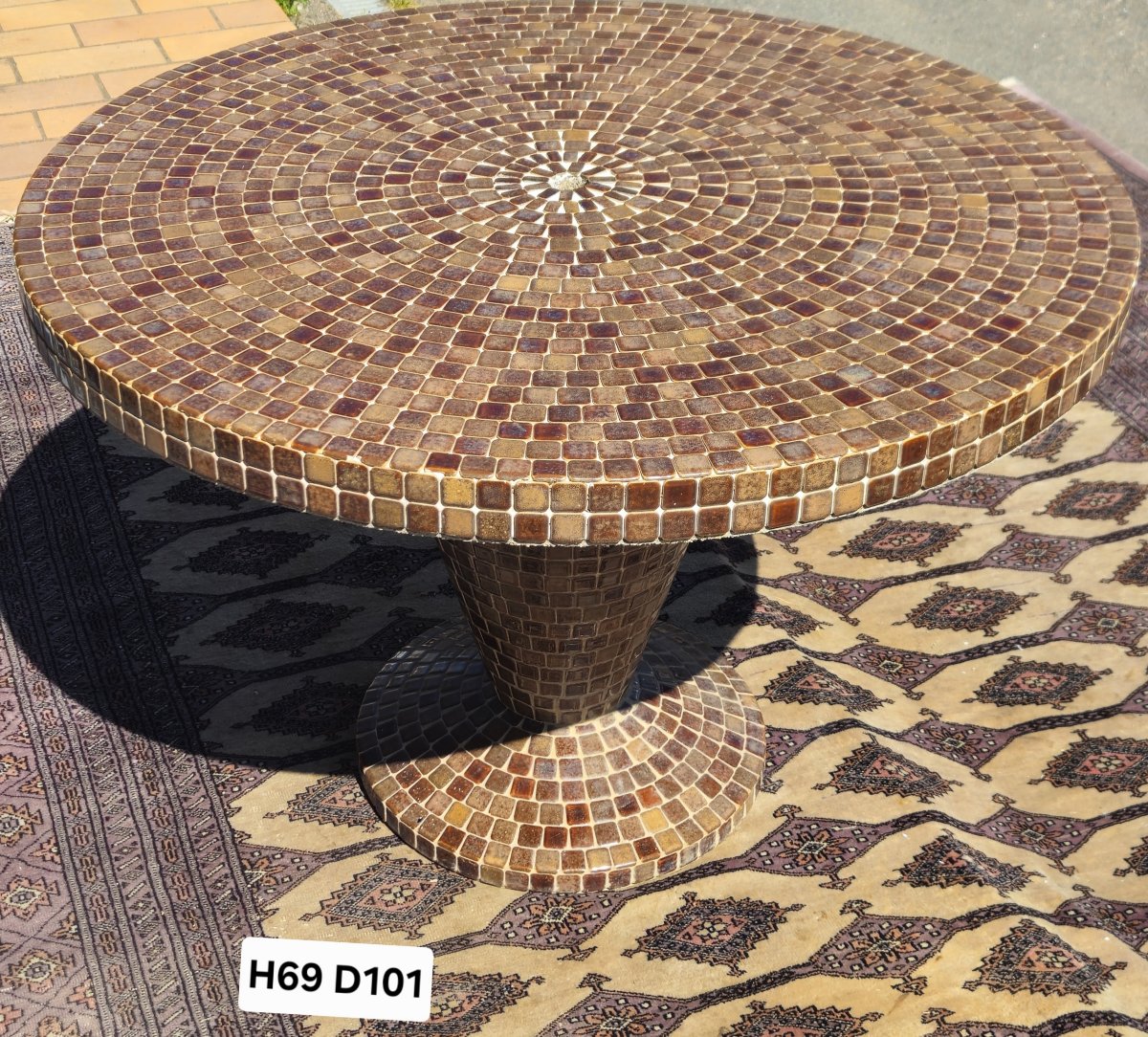 Table ronde en mosaïque de céramique émaillée – piètement central conique -photo-8