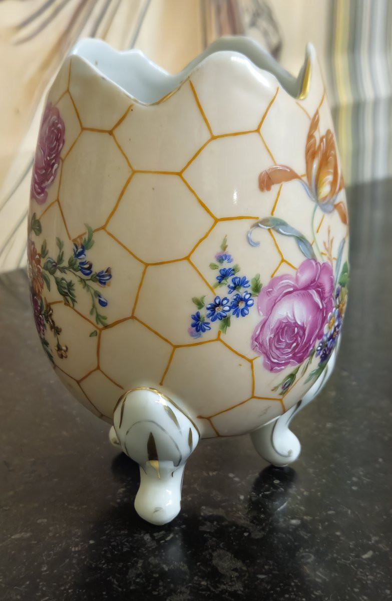 Cache-pot en porcelaine de Limoges – décor floral – forme coquille sur pieds    -photo-3