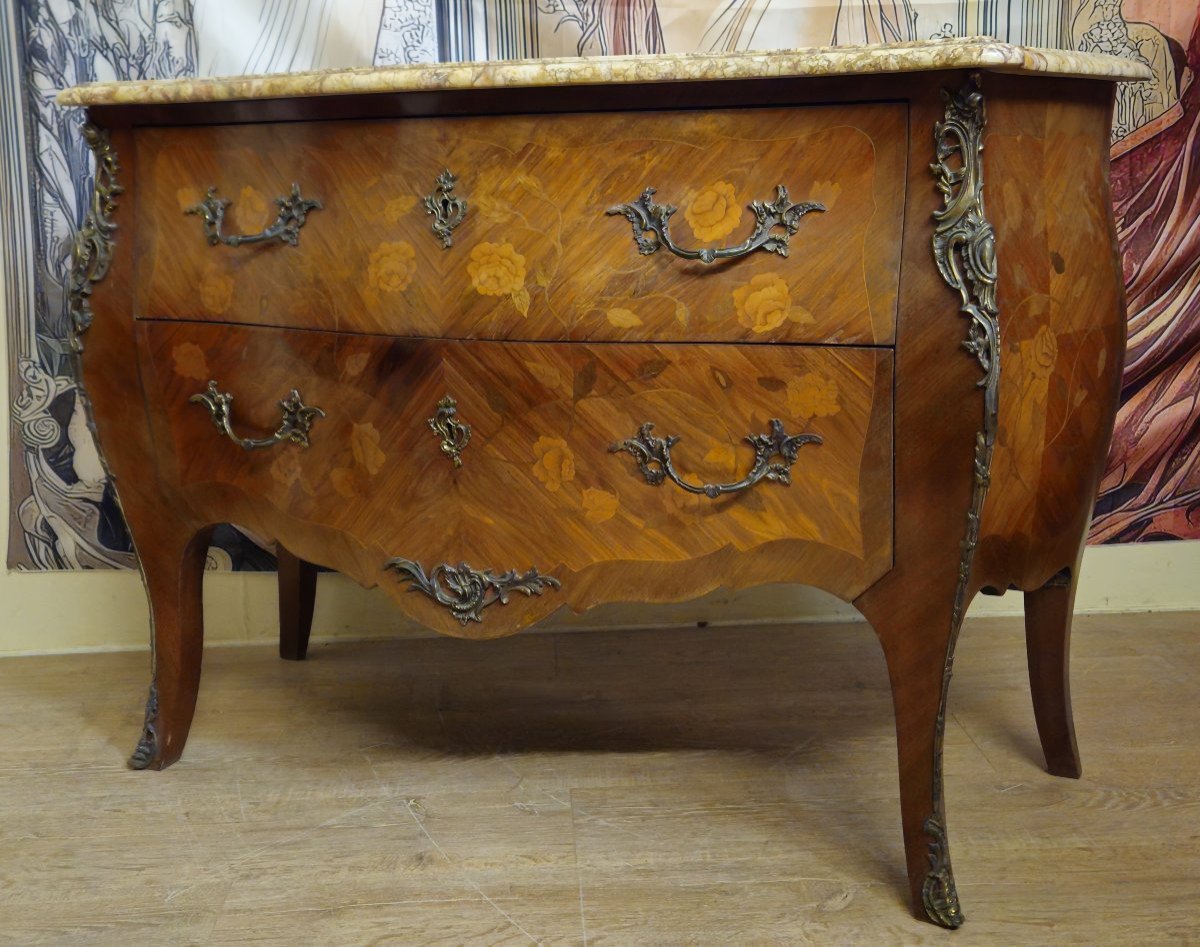 Commode galbée de style Louis XV en marqueterie -photo-3