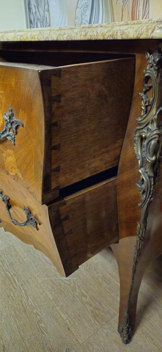 Commode galbée de style Louis XV en marqueterie -photo-4