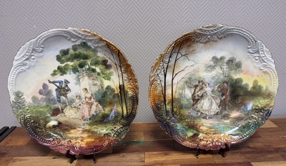 Pair Of Large Limoges Porcelain Dishes - Gallant Decor, P.d Limoges, Late 19th Century